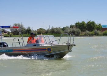 Алты адамды судан құтқарып қалды