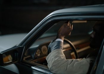 Көлік терезесінен қол шығарсаңыз, айыппұл арқалайсыз