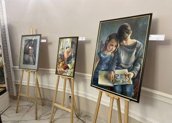 Өнер мен сезім тоғысқан: Өскеменде Ольга Плотникованың жеке көрмесі ашылды