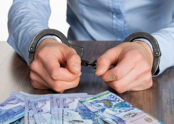 ШҚО-да Антикор қызметкері пара алу кезінде ұсталды