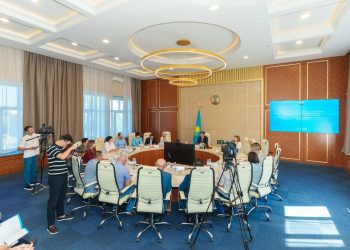 ШҚО әкімі қоғамдық кеңес мүшелерімен кездесті