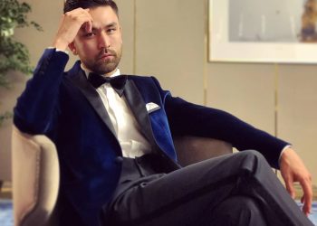 Әнші Amre ел сенімін арқалап Ресейге аттанады