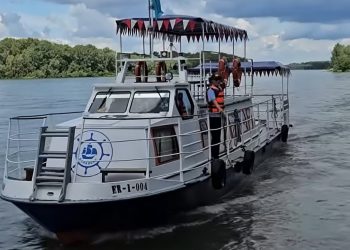 Ертістегі ерекше думан: Өскеменде кемелер шеруі өтті