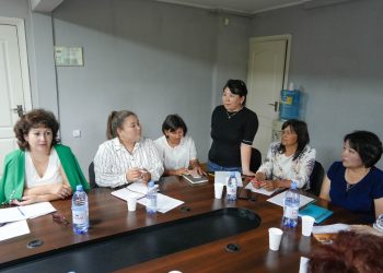 Өскеменде әйелдер көшбасшылығына арналған семинар өтіп жатыр