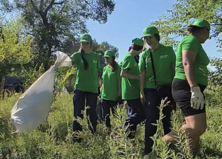 Жастар Уба өзенінің жағалауына жиналды