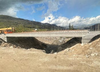 Рахман қайнарына апаратын жолға асфальт төселіп жатыр