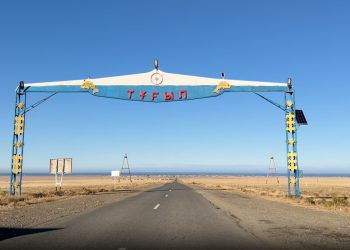 Арқан тарту, күрес, волейбол: Зайсан көлінің жағасында Балықшылар күні тойланады