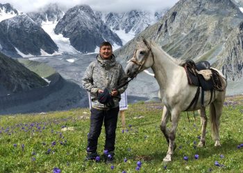 «Қиын заман мықты адамдарды жаратады»: шетелдегі жұмысын тастап ауылға оралған жігіттің әңгімесі