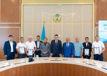 ШҚО әкімі металлургтерді кәсіби мерекесімен құттықтады