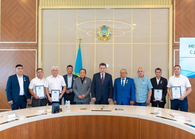 ШҚО әкімі металлургтерді кәсіби мерекесімен құттықтады