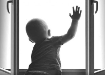 Жыл басынан бері Өскеменде 7 бала терезеден құлап кеткен