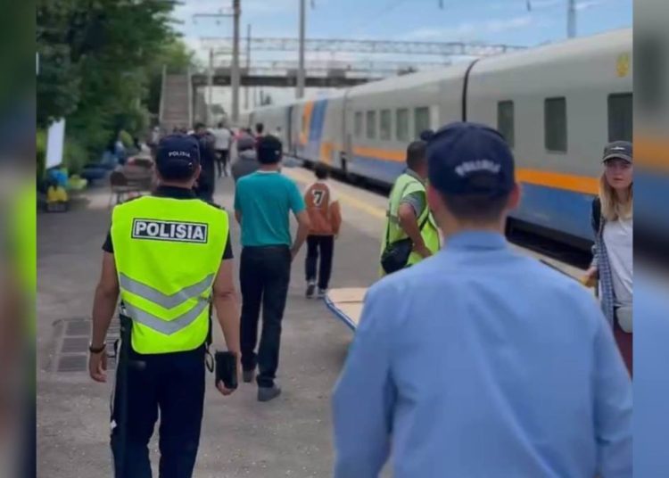 Жыл басынан бері полицейлер 400 адамды пойыздан түсірген