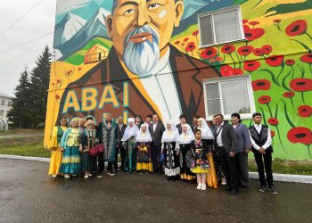 Алтайда ұлы Абайдың ескерткіш муралы салынды