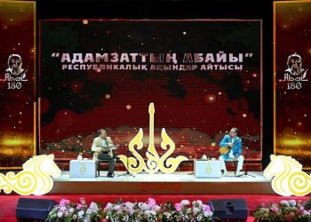 Семейде республикалық ақындар айтысы өтіп жатыр