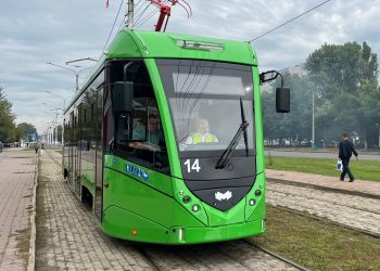 ШҚО әкімі Республика алаңындағы мерекеге трамваймен барды