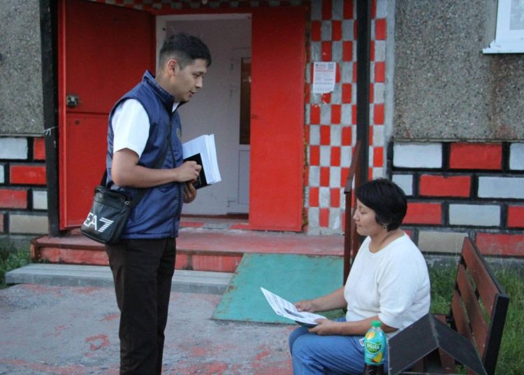 ШҚО полицейлері халыққа цифрлық қауіпсіздік ережелерін түсіндіріп жүр