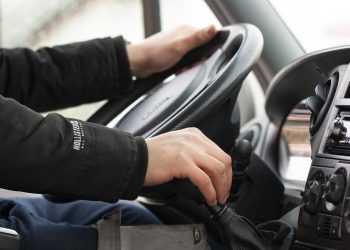 Есірткі шегіп көлік тізгіндеген жүргізуші ұсталды — ШҚО