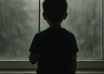 Өскеменде тағы бір бала терезеден құлап кетті