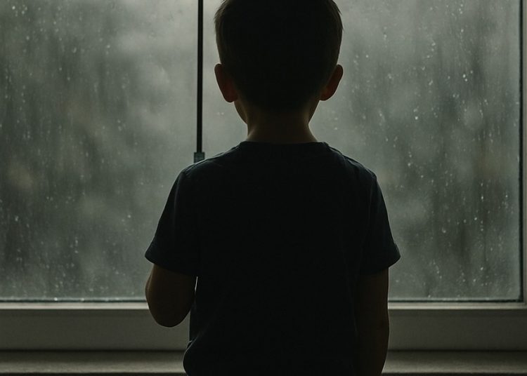 Өскеменде тағы бір бала терезеден құлап кетті