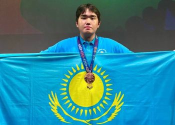 Өскемендік өрен Президент қолынан марапат алды