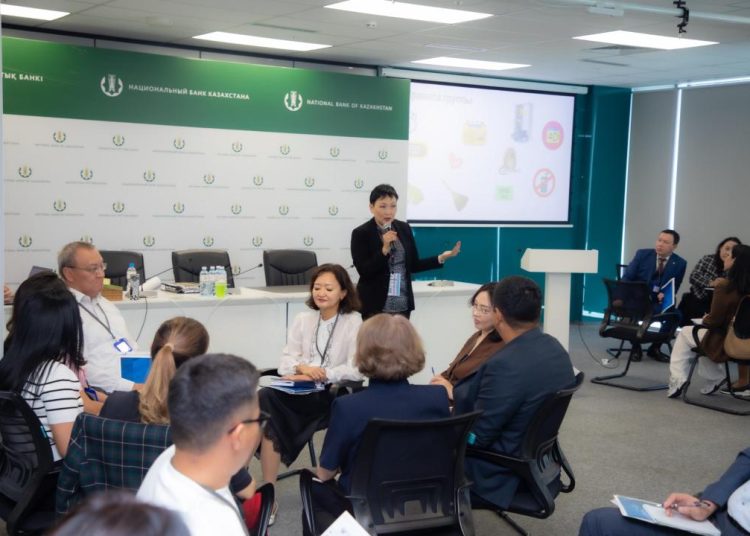 Биыл 6 мыңға жуық педагог қаржылық сауаттылығын арттырады