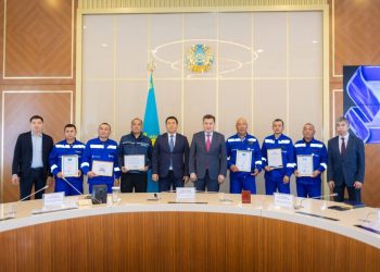 ШҚО әкімі мұнайшыларды кәсіби мерекемен құттықтады