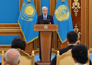 Президент мұнай-газ саласының қызметкерлерін құттықтады