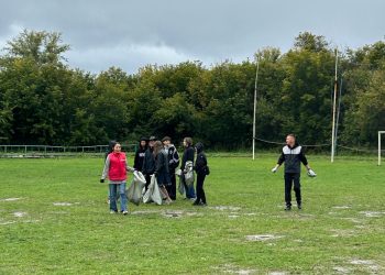 Белоусовка тұрғындары ауыл ішін абаттандырып, қоқыстан тазартты