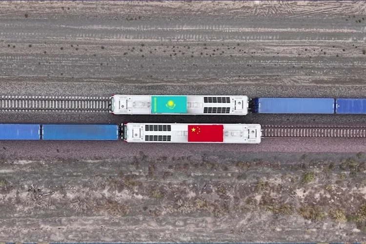 Мемлекет басшысы «Достық — Мойынты» теміржолының екінші желісін іске қосты