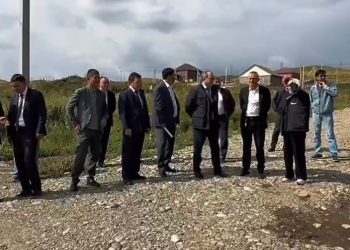 Өскемен шетіндегі шағын ауданның көше жолдары жөнделіп жатыр