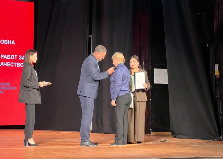 ШҚО-да еңбек адамдары марапатталды