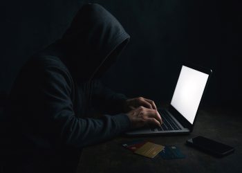 WhatsApp-ты бұзып, достарынан ақша сұраған: ШҚО-да 18 жастағы жігіт қолға түсті