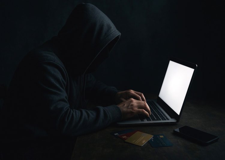 WhatsApp-ты бұзып, достарынан ақша сұраған: ШҚО-да 18 жастағы жігіт қолға түсті