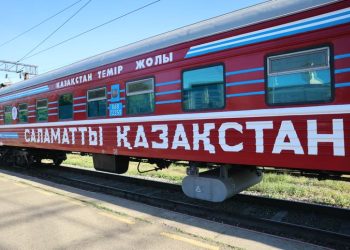 «Саламатты Қазақстан»: Дәрігерлер пойызы Шығысқа келді