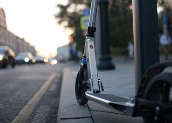 Самокат мінген жасөспірімді көлік қағып кетті – Өскемен