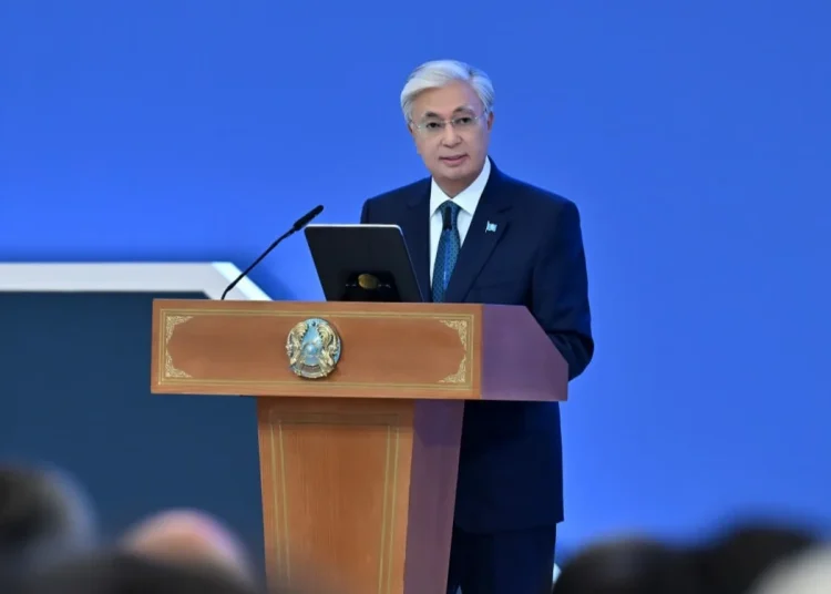 Президент Жасанды интеллектіні дамыту кеңесінің алғашқы отырысына қатысып жатыр