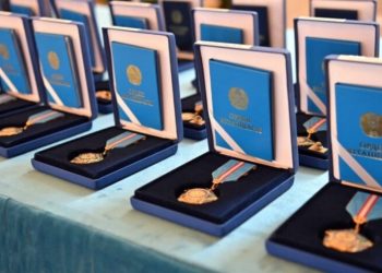 Ел дамуына үлес қосқан бір топ азамат мемлекеттік наградалармен марапатталды