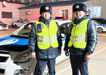 Өскеменде полицейлер Ертіске секірген әйелді құтқарды