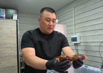 Глубокое ауданында жеке кәсіпкер вакуумдалған қазы мен жая өндіріп жатыр