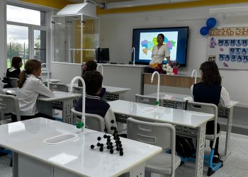 Семейде балаларын мектепке жібермейтін отбасы жауапкершілікке тартылды