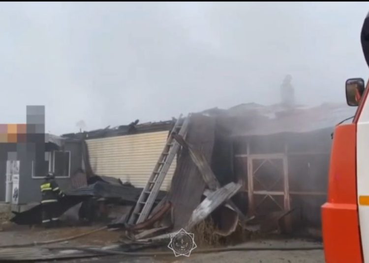 Өскеменде құрылыс дүкені өртенді