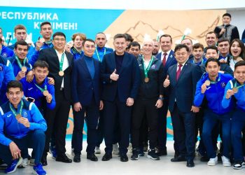 Жанкүйерлер көптен күткен қуаныш: ШҚО әкімі «Алтай» футболшыларын құттықтады