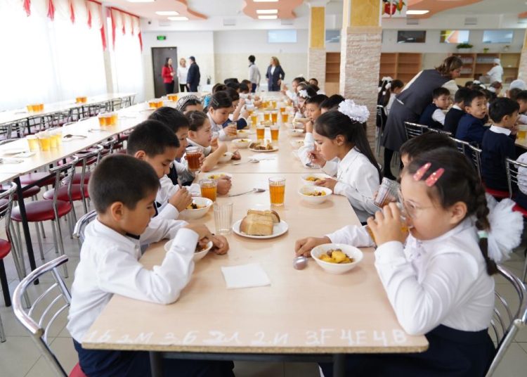 Елімізде 1,7 миллион мектеп оқушысы тегін ыстық тамақпен қамтылған