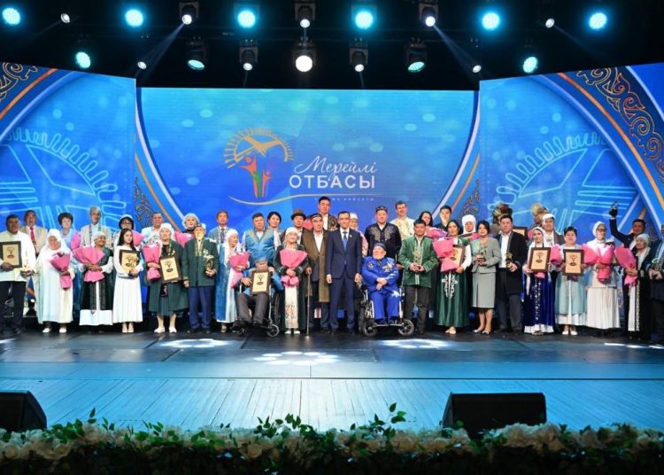 «Мерейлі отбасы – 2025»: шығысқазақстандық Жақыповтар отбасы марапатталды