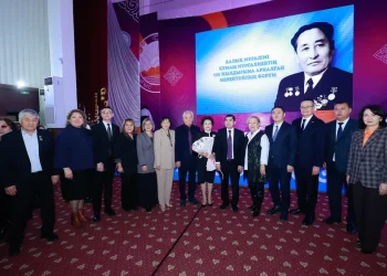 Құмаш Нұрғалиев-100: ұлағатты ұстаздың еңбегі дәріптелді