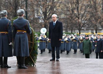 Мемлекет басшысы «Белгісіз жауынгер бейіті» мемориалына гүл шоғын қойды
