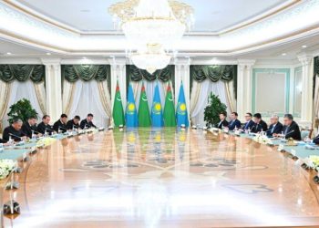 Қазақстан мен Түрікменстан президенттері кеңейтілген құрамда келіссөз жүргізді