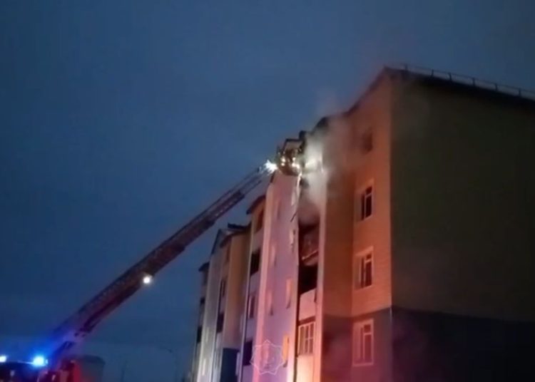 Өрт сөндіру бөлімінің жүргізушісі 2 баланы өрттен құтқарды - ШҚО