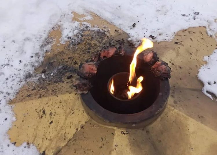 Риддерде бәзбіреулер Мәңгілік алауда кәуап пісірмек болған