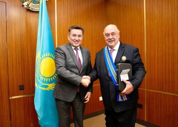 «Өскемен ТМК» директорлар кеңесінің төрағасы марапатталды